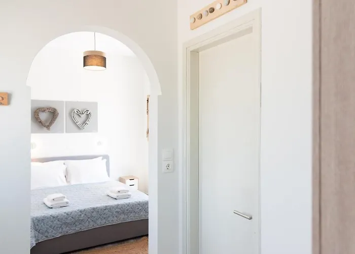 Navi B1 Brand New 2b/d In Naousa *