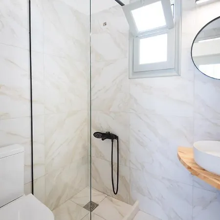 Navi B1 Brand New 2b/d In Naousa Livadia (Paros)