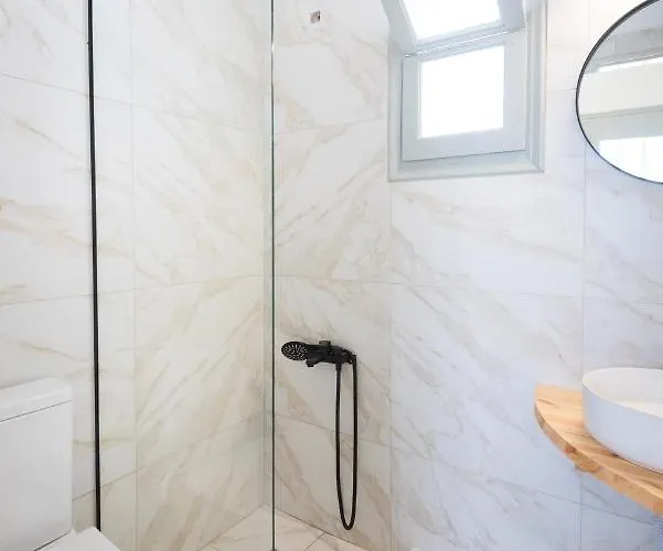 Navi B1 Brand New 2b/d In Naousa Livadia (Paros)